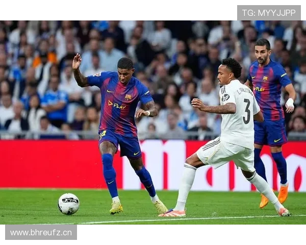 拉菲尼亚 vs 亚马尔：右路位置竞争与战术适配差异