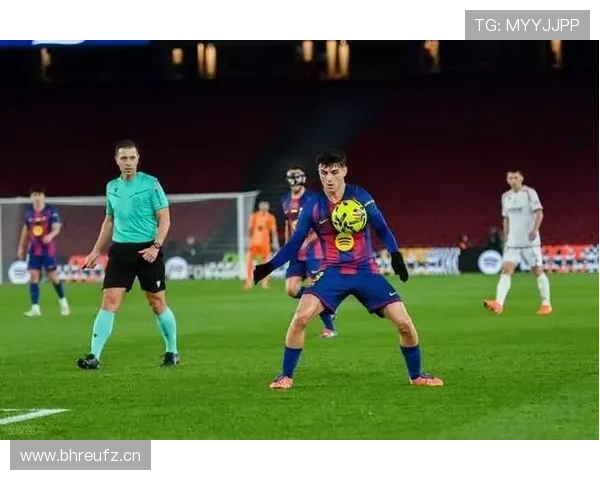 巴萨仍坚持控球战术，但比赛局面已显失控迹象