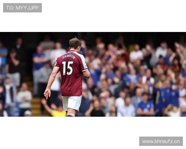 奥斯梅恩对阵顶级中卫时的身体优势运用解析