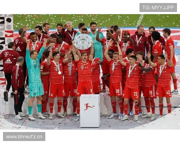 拜仁慕尼黑防线前提过高问题显现,近期防守被频繁击穿影响稳定性表现 拜仁慕尼黑防线前提过高问题显现,近期防守被频繁击穿影响稳定性表现