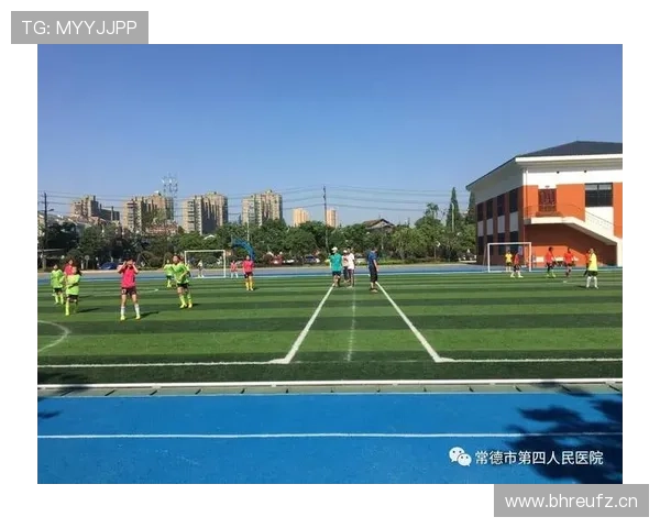 徐灿比赛后直奔豪宅，感觉跟绿茵场像两个世界啊